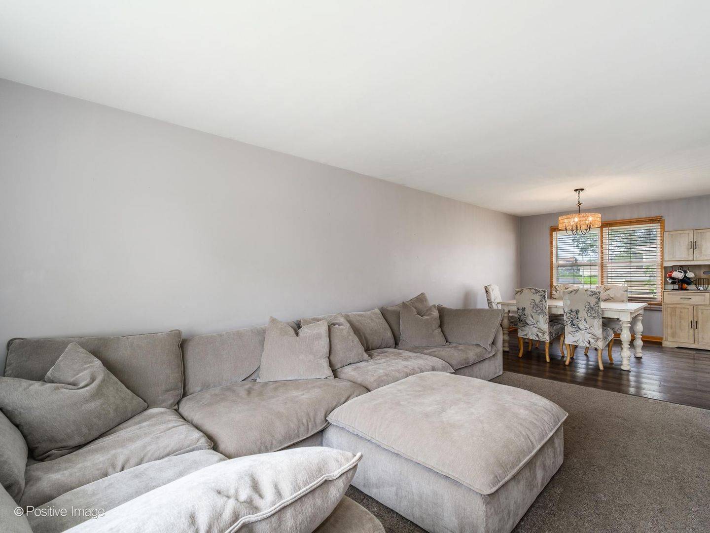 557 Delaware TRL, Carol Stream, IL 60188
