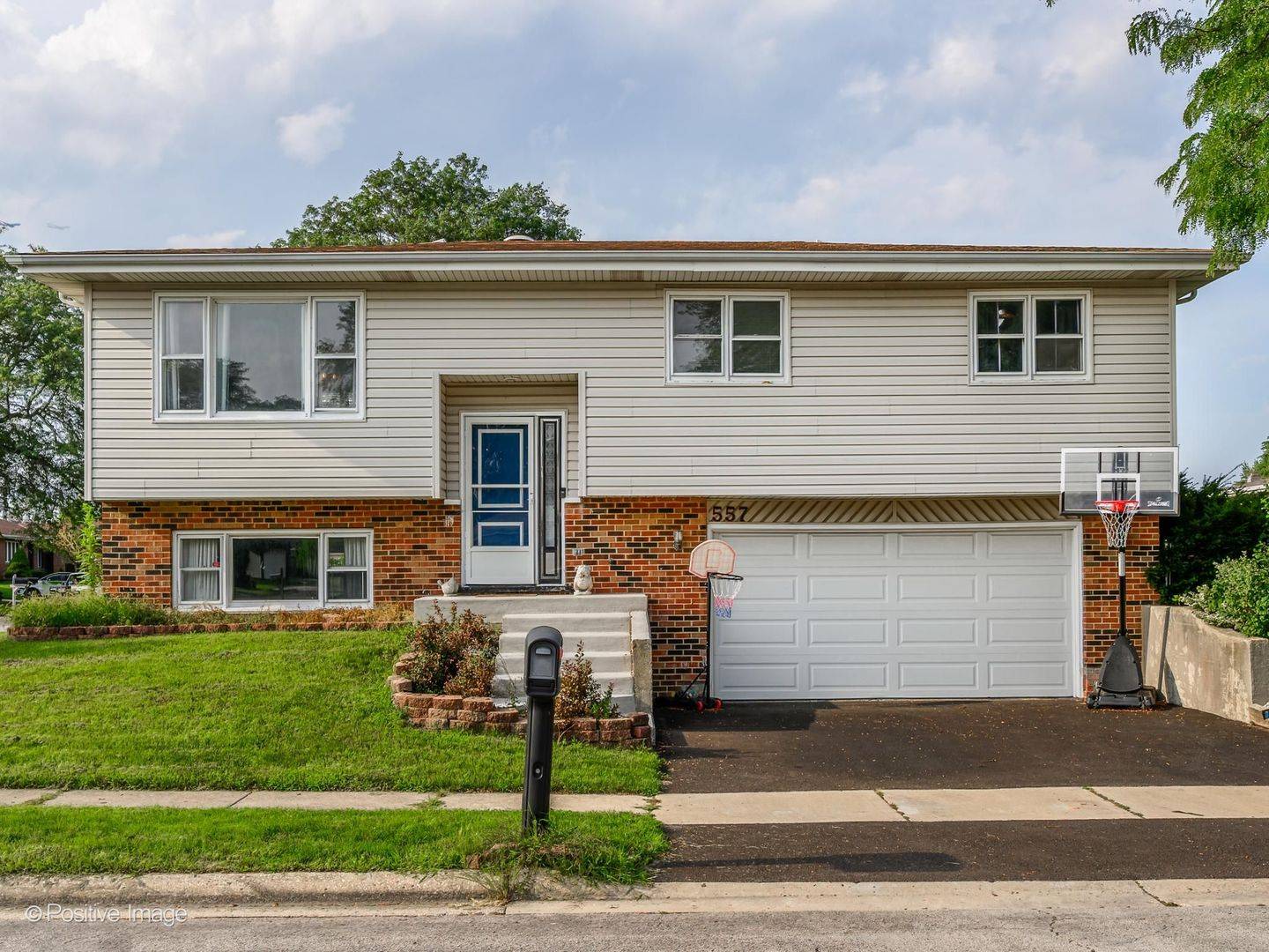 557 Delaware TRL, Carol Stream, IL 60188