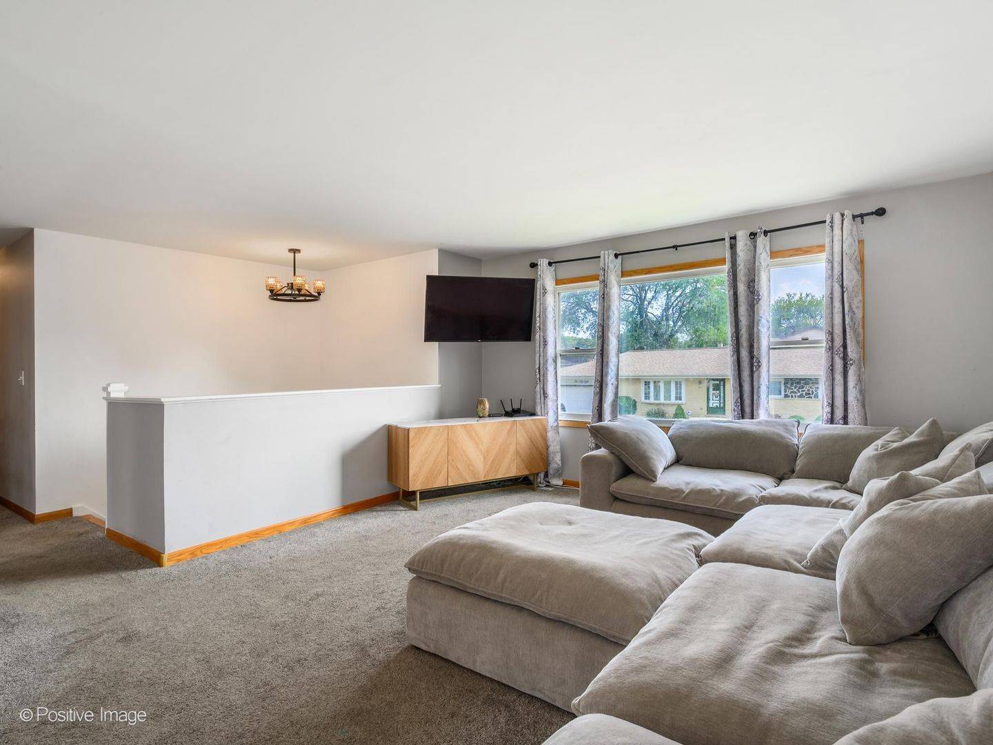 557 Delaware TRL, Carol Stream, IL 60188