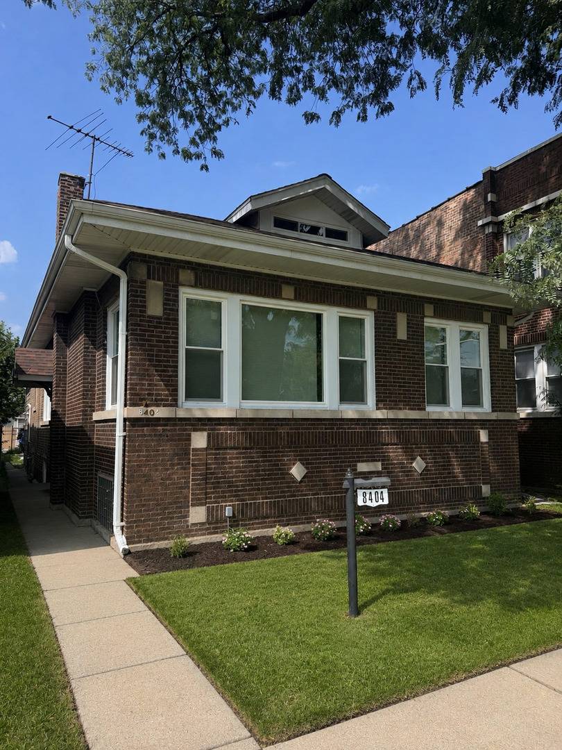 8404 S Oglesby AVE, Chicago, IL 60617