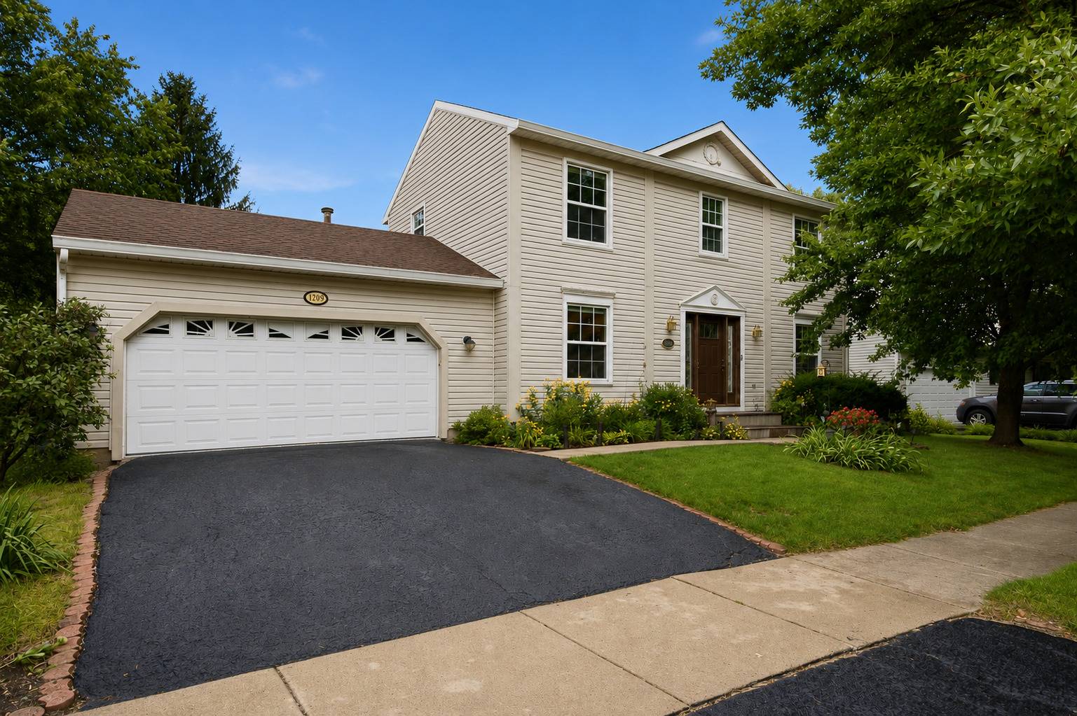 1209 River Oak DR, Naperville, IL 60565