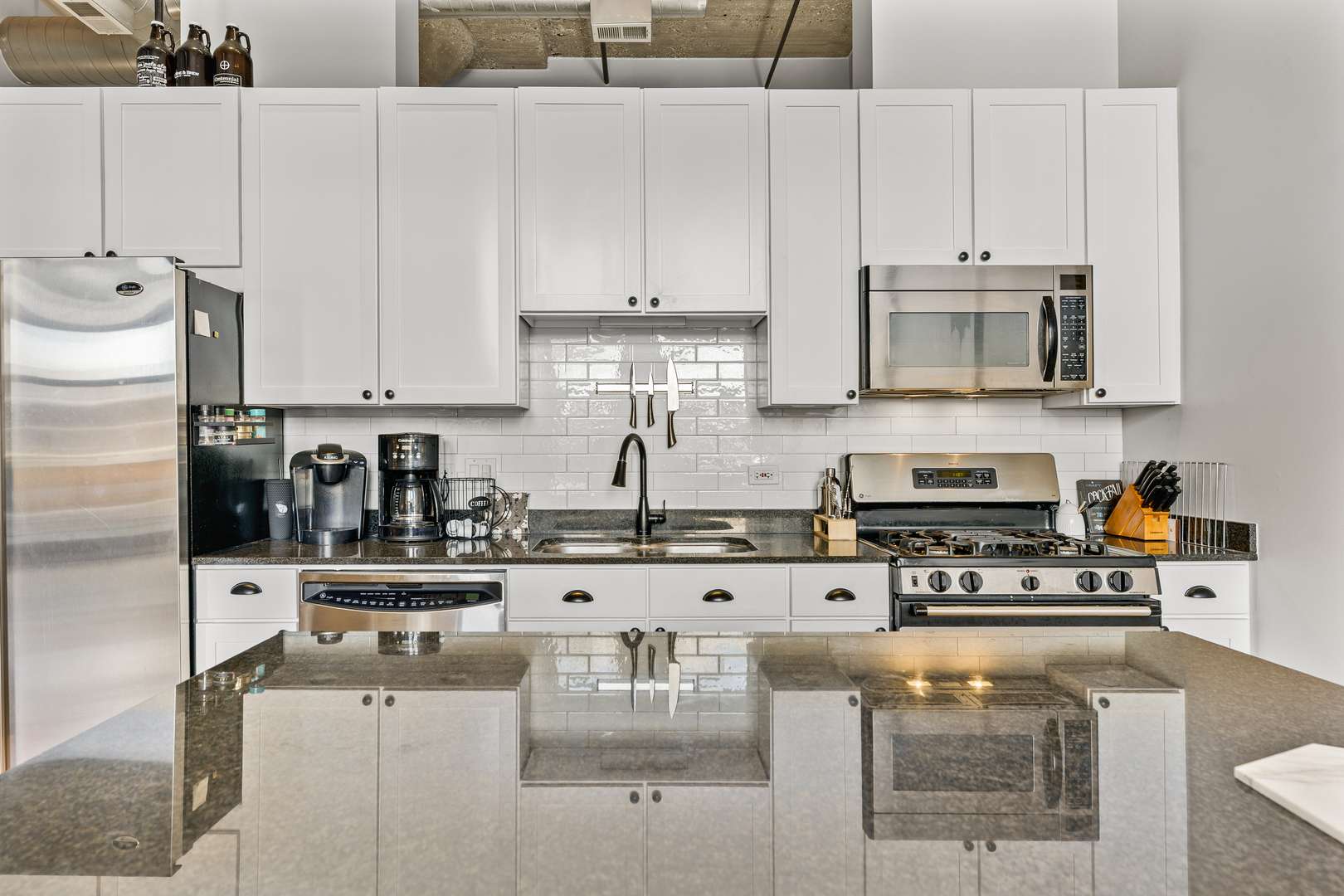 758 N Larrabee ST #305, Chicago, IL 60654