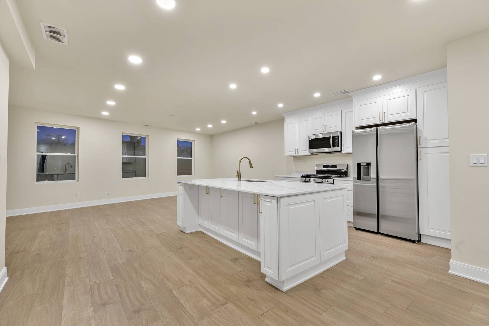 317 Canal ST #B, Lemont, IL 60439