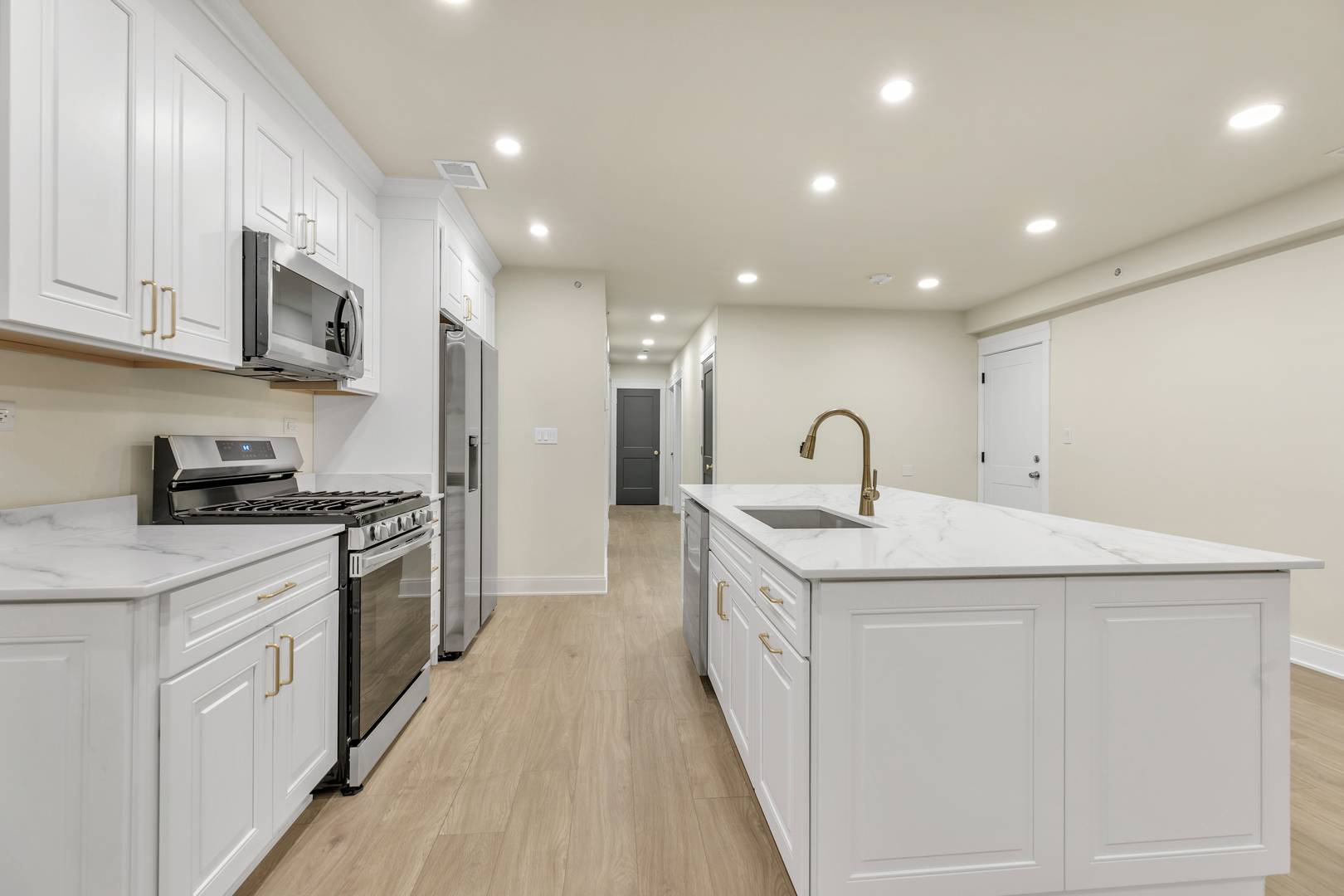 317 Canal ST #B, Lemont, IL 60439
