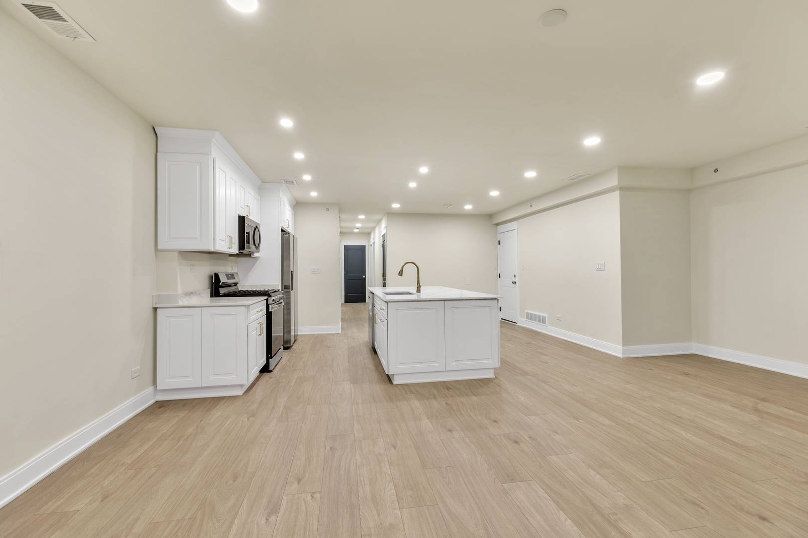 317 Canal ST #B, Lemont, IL 60439