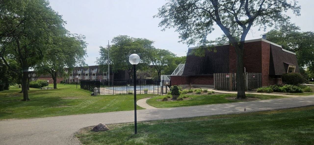 1 Villa Verde DR #210, Buffalo Grove, IL 60089