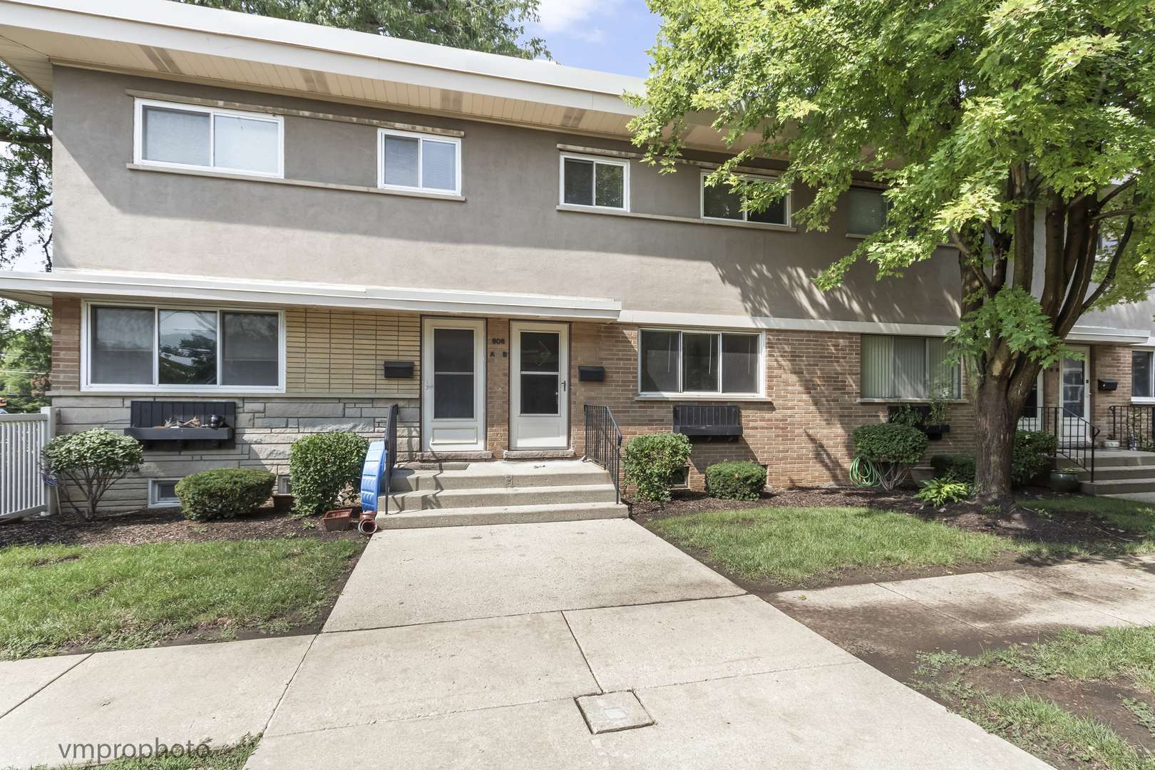606 S Milwaukee AVE #B, Libertyville, IL 60048