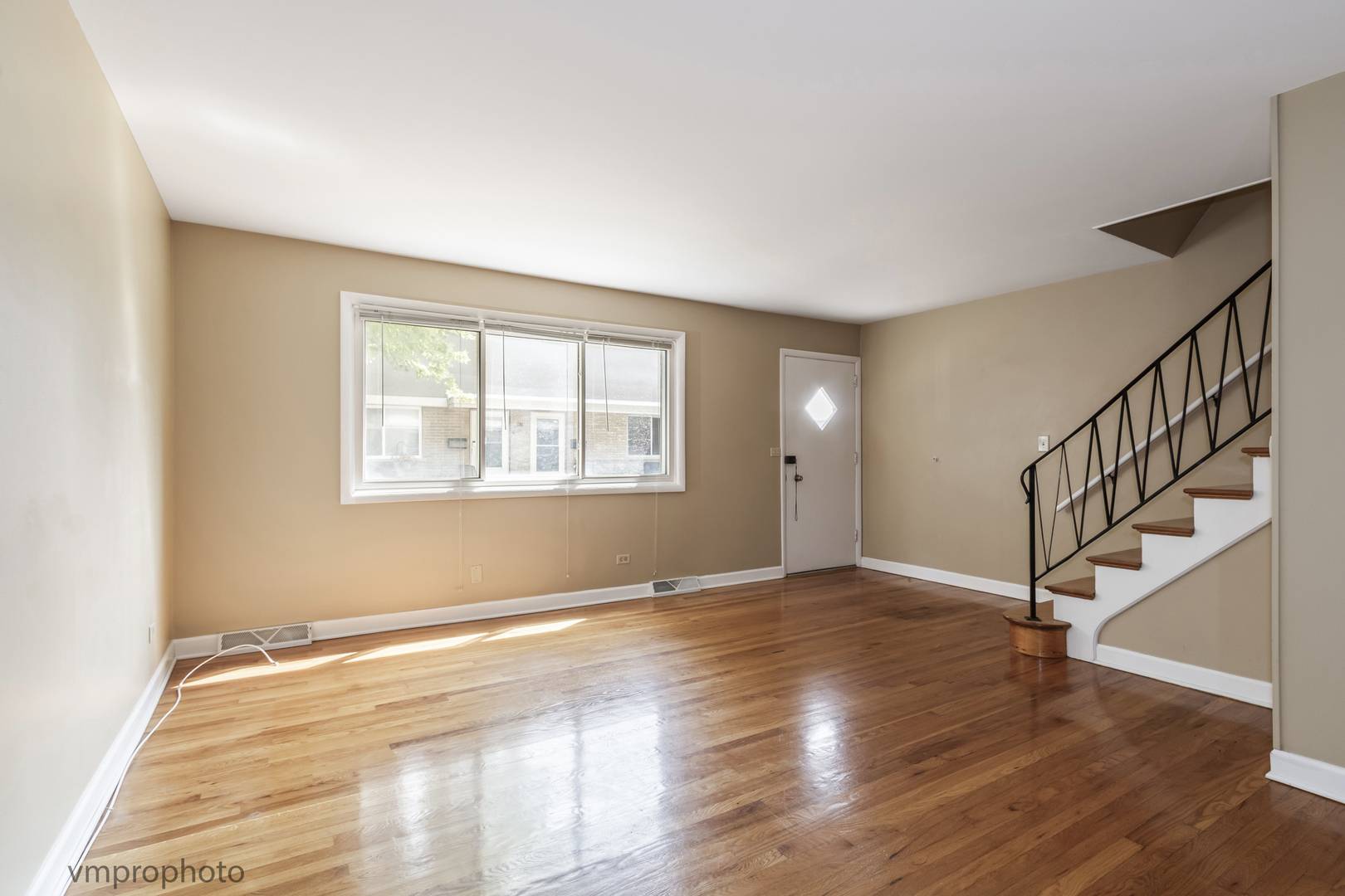 606 S Milwaukee AVE #B, Libertyville, IL 60048
