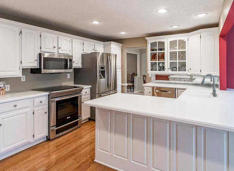 116 Krestwood DR, Burnsville, MN 55337