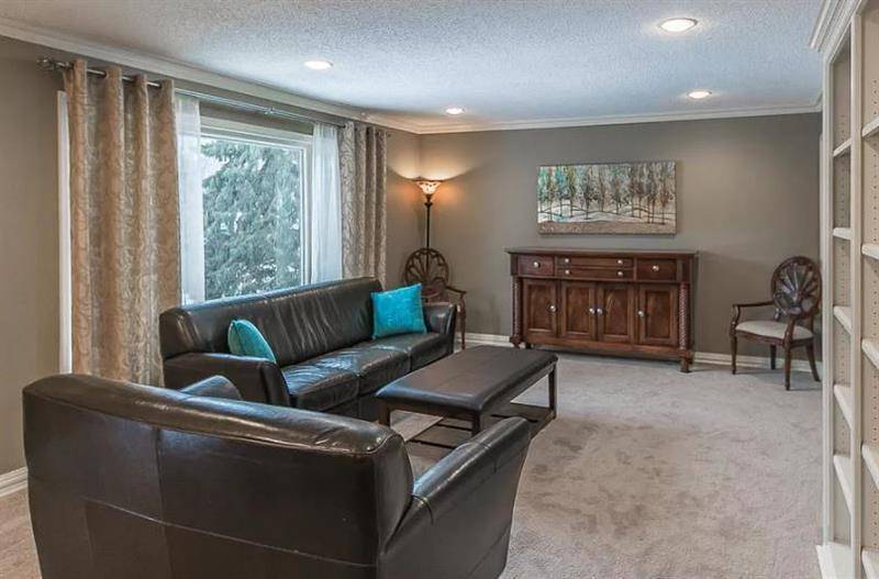 116 Krestwood DR, Burnsville, MN 55337