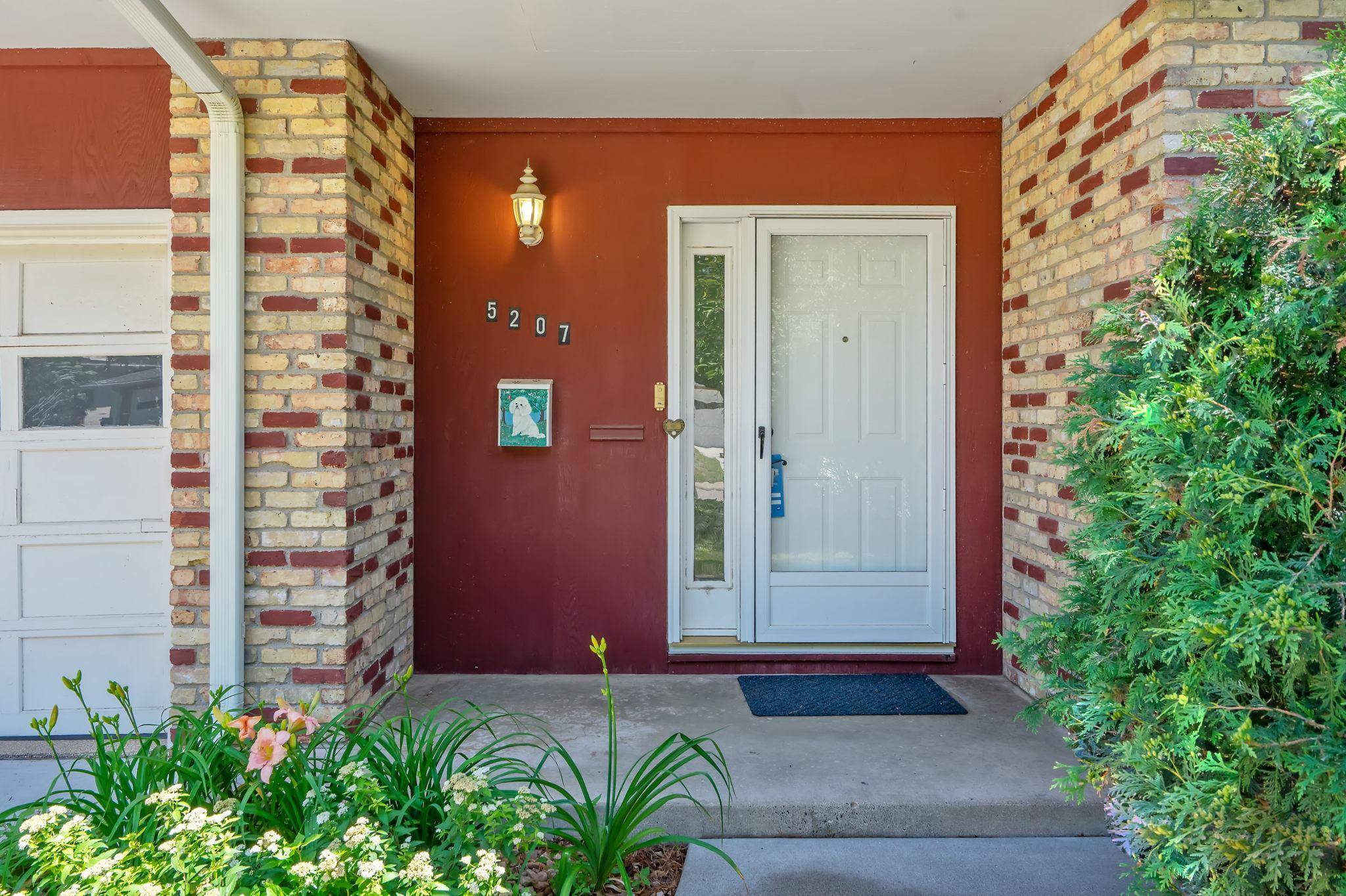 5207 Grandview LN, Edina, MN 55436