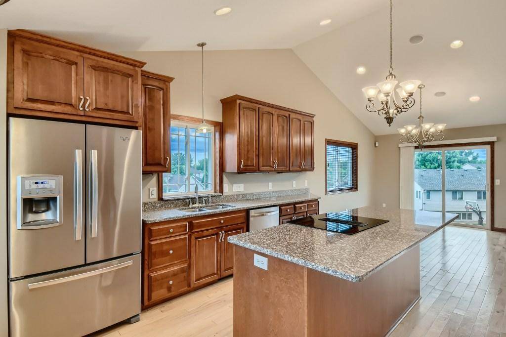 2318 Delina CIR, Lino Lakes, MN 55038