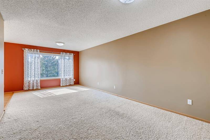 2134 Omega DR, Shakopee, MN 55379