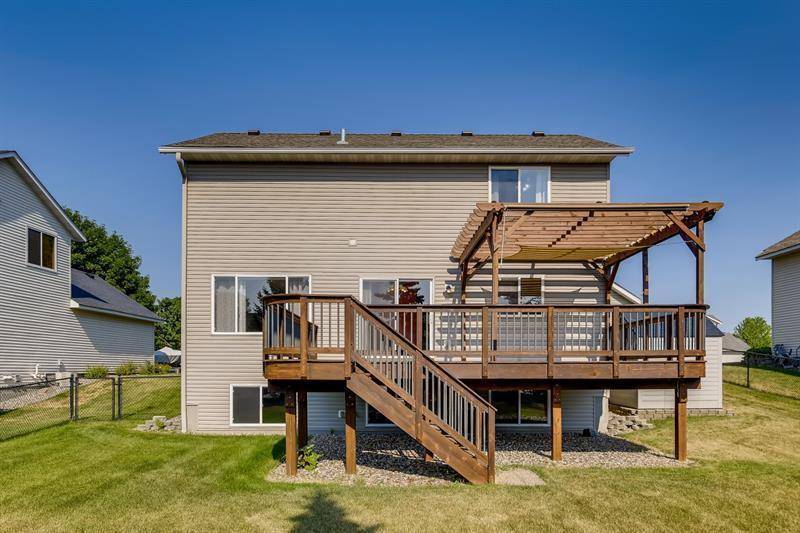 2134 Omega DR, Shakopee, MN 55379