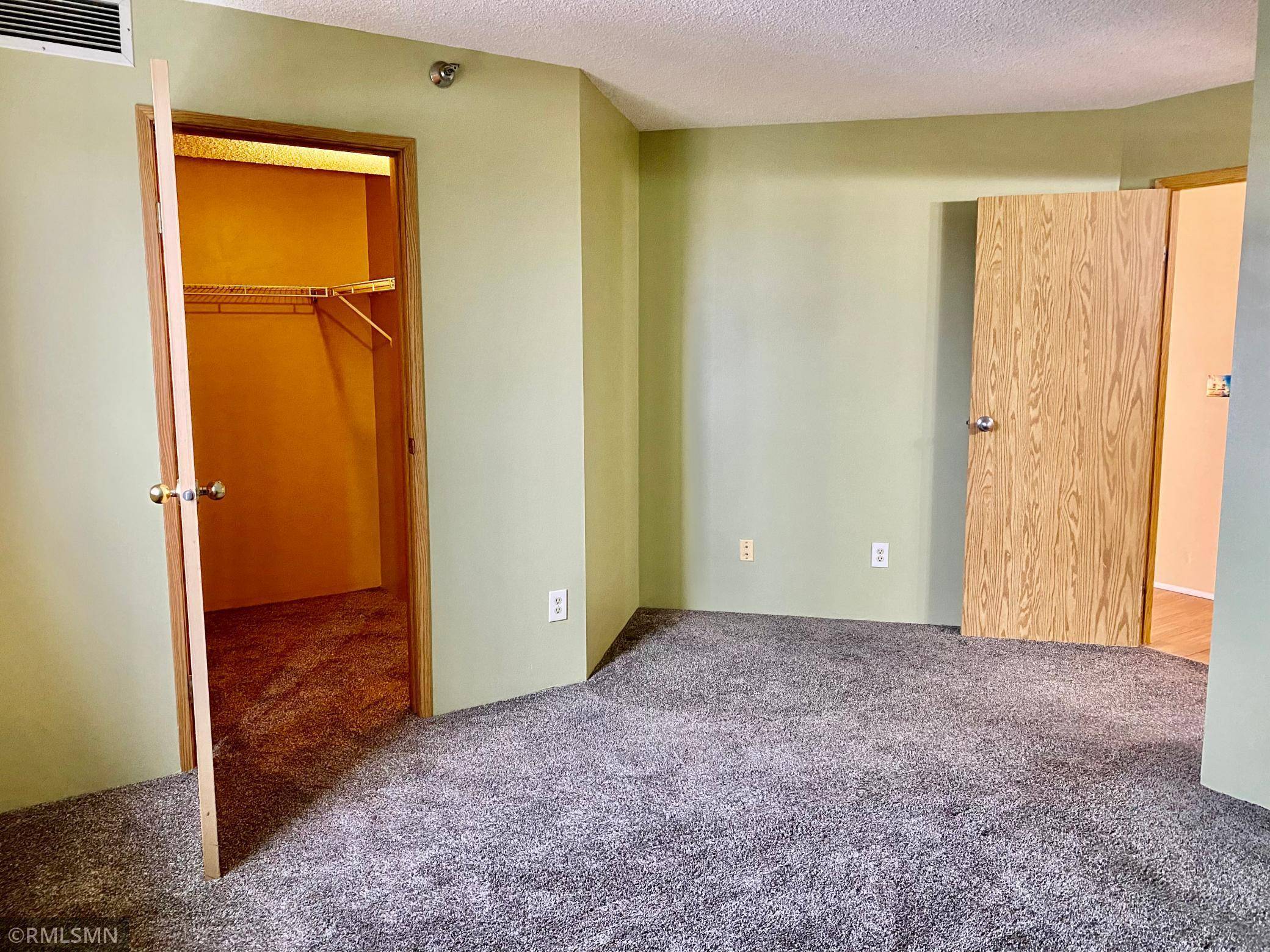 78 10th ST E #1001, Saint Paul, MN 55101