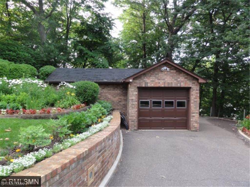25 S Deep Lake RD, North Oaks, MN 55127
