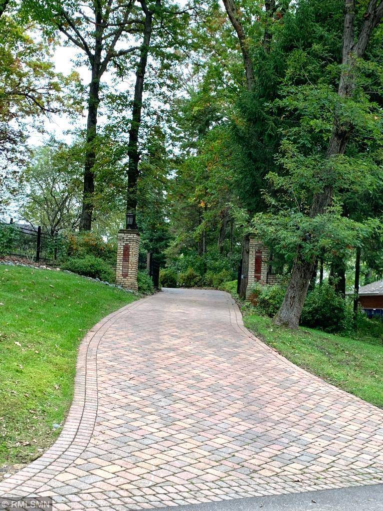25 S Deep Lake RD, North Oaks, MN 55127