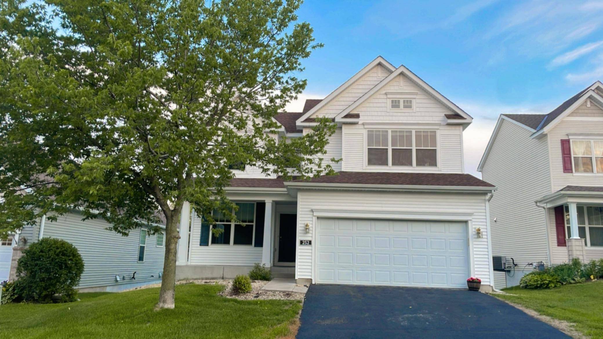 252 Pine Hollow DR, Circle Pines, MN 55014