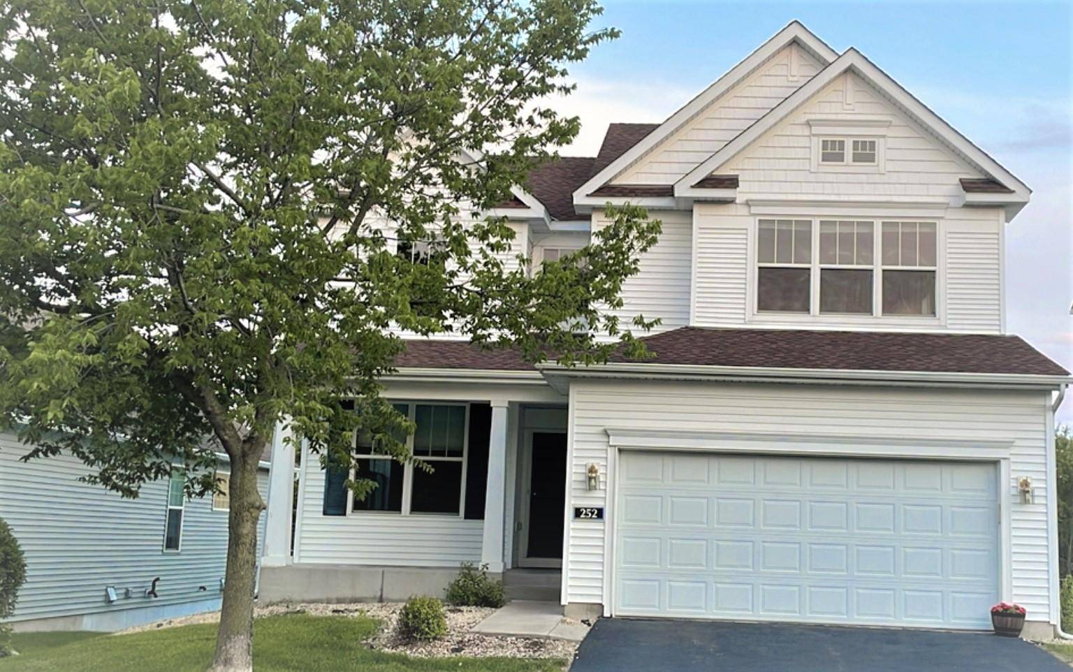 252 Pine Hollow DR, Circle Pines, MN 55014
