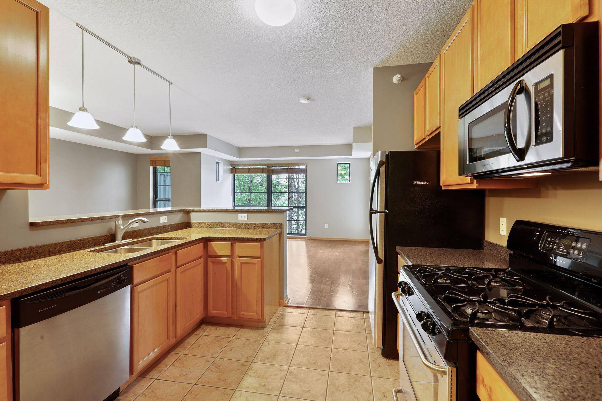 2565 Franklin AVE #213, Saint Paul, MN 55114