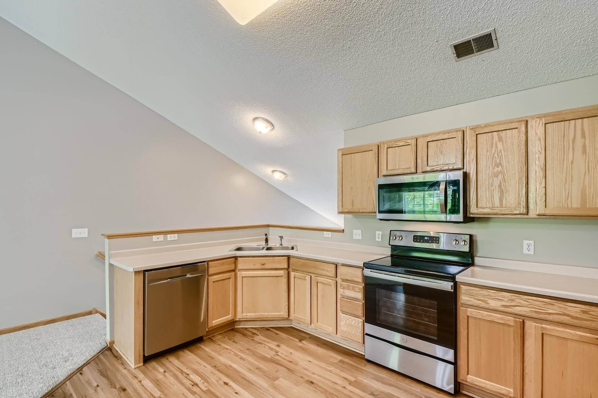 7571 Derby LN, Shakopee, MN 55379