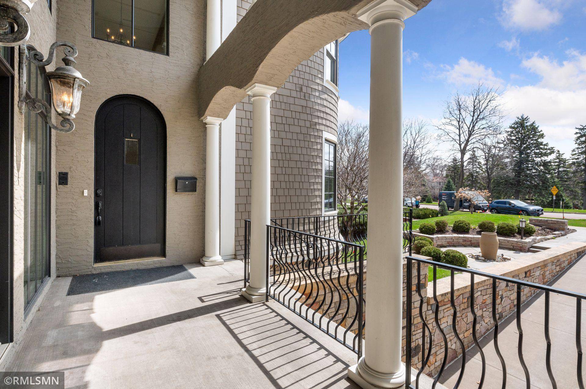 1600 Kenwood Pkwy, Minneapolis, MN 55405