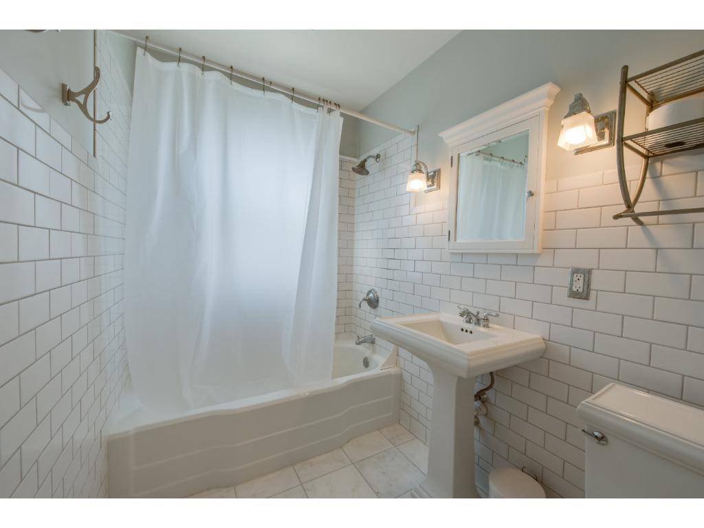 1674 Saint Clair AVE, Saint Paul, MN 55105
