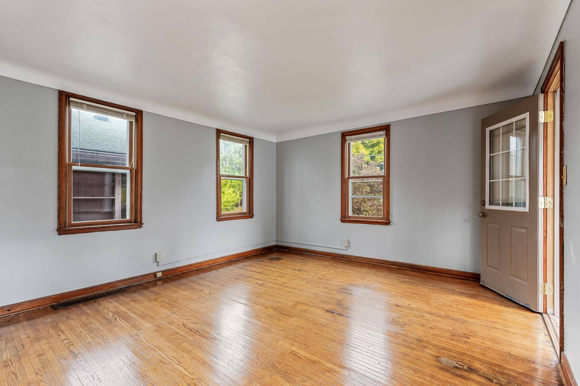 1026 Hubbard AVE, Saint Paul, MN 55104