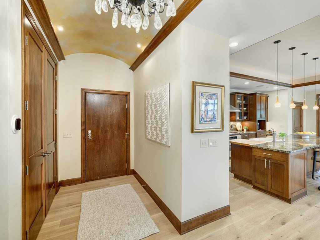 715 Linden ST #204, Mendota Heights, MN 55118
