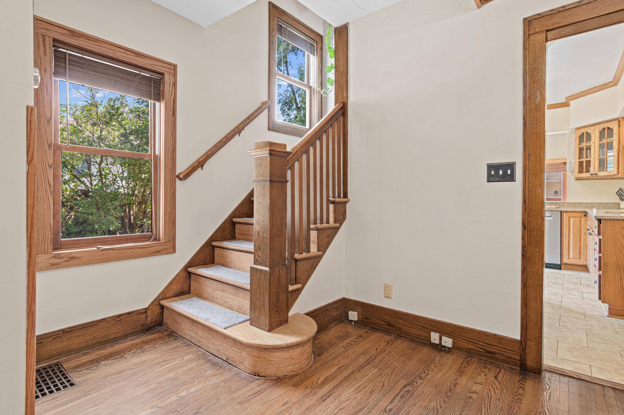 536 Hiawatha AVE, Mendota Heights, MN 55118
