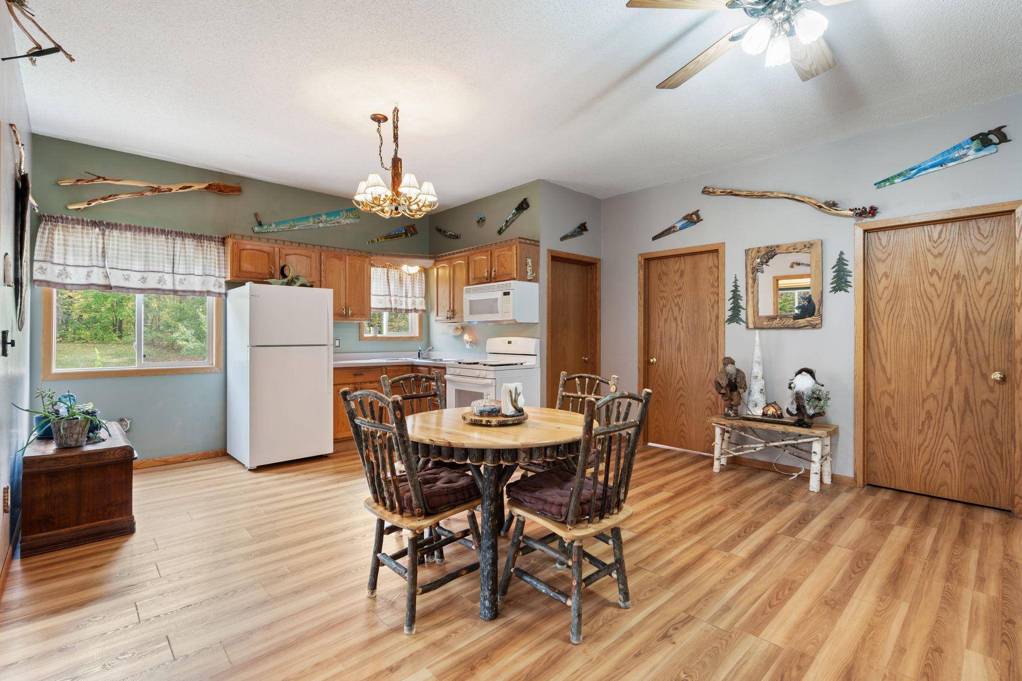10912 Dahl RD, Hinckley, MN 55037