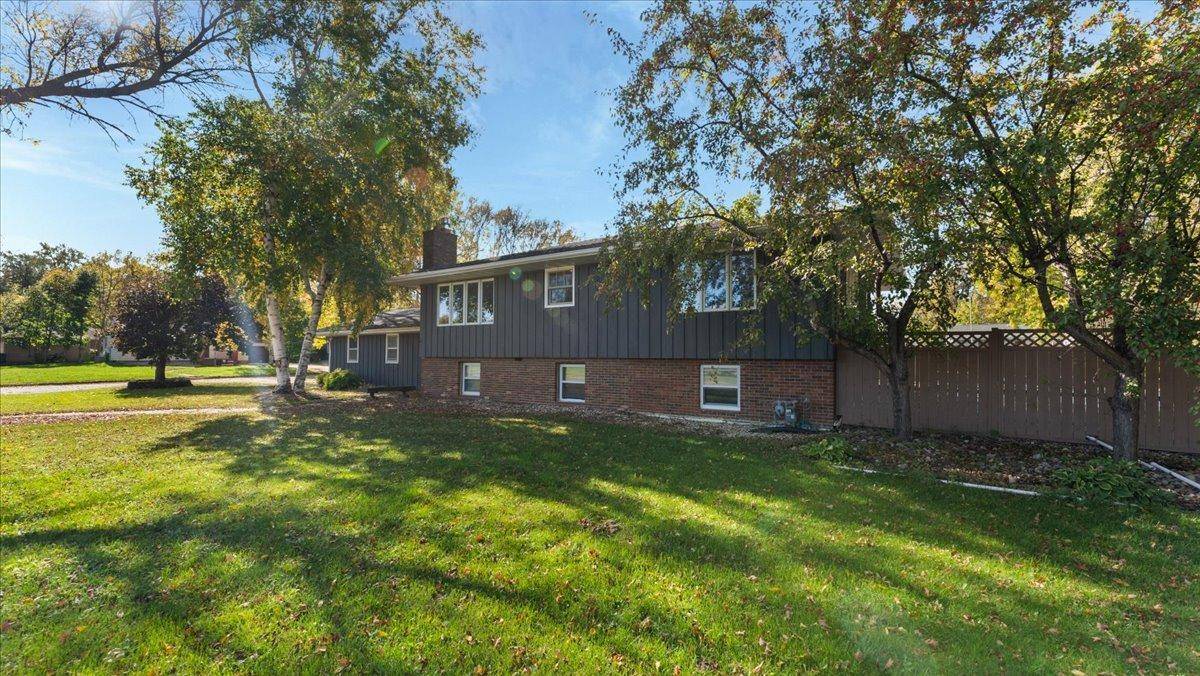 900 13th AVE SW, Willmar, MN 56201
