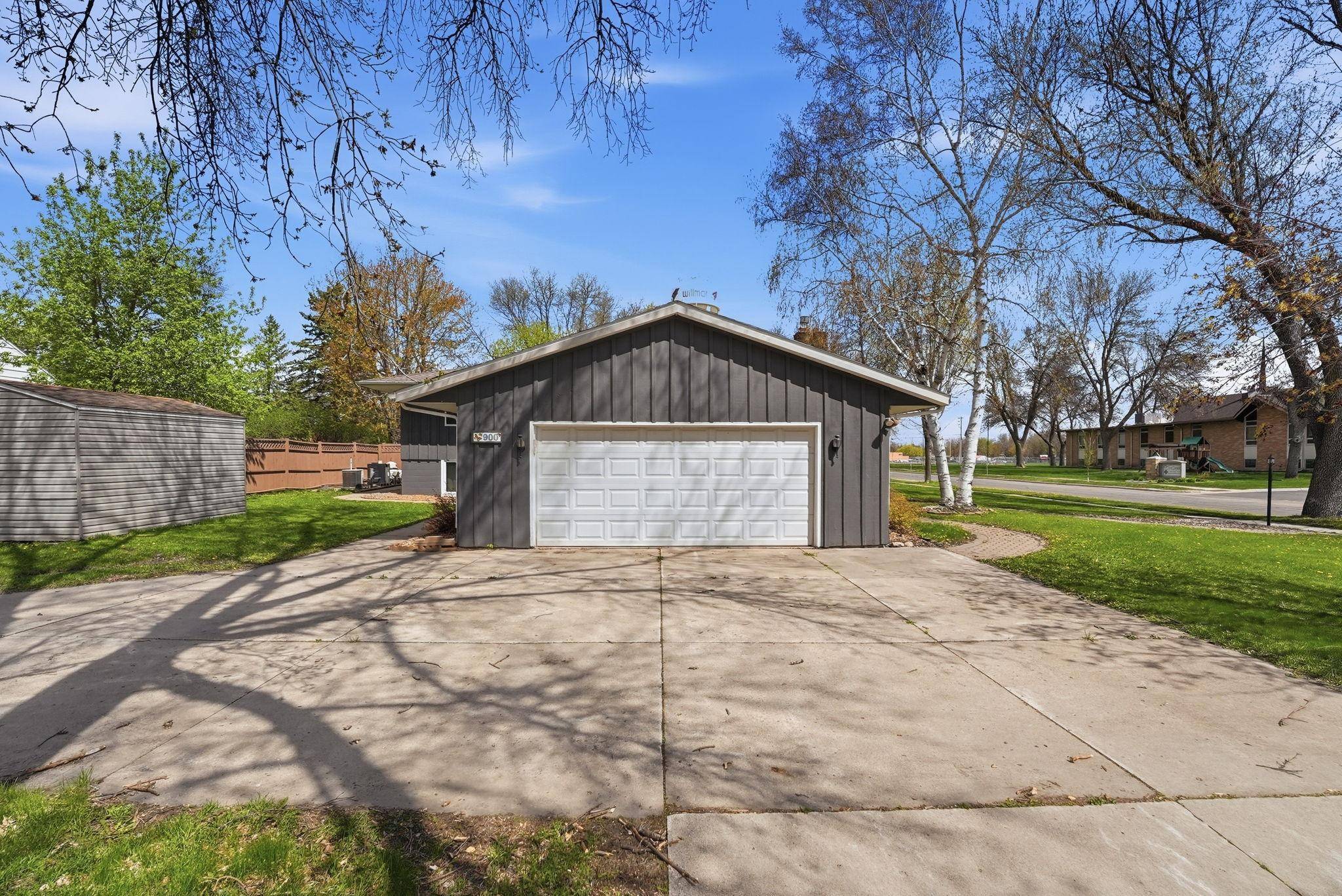 900 13th AVE SW, Willmar, MN 56201
