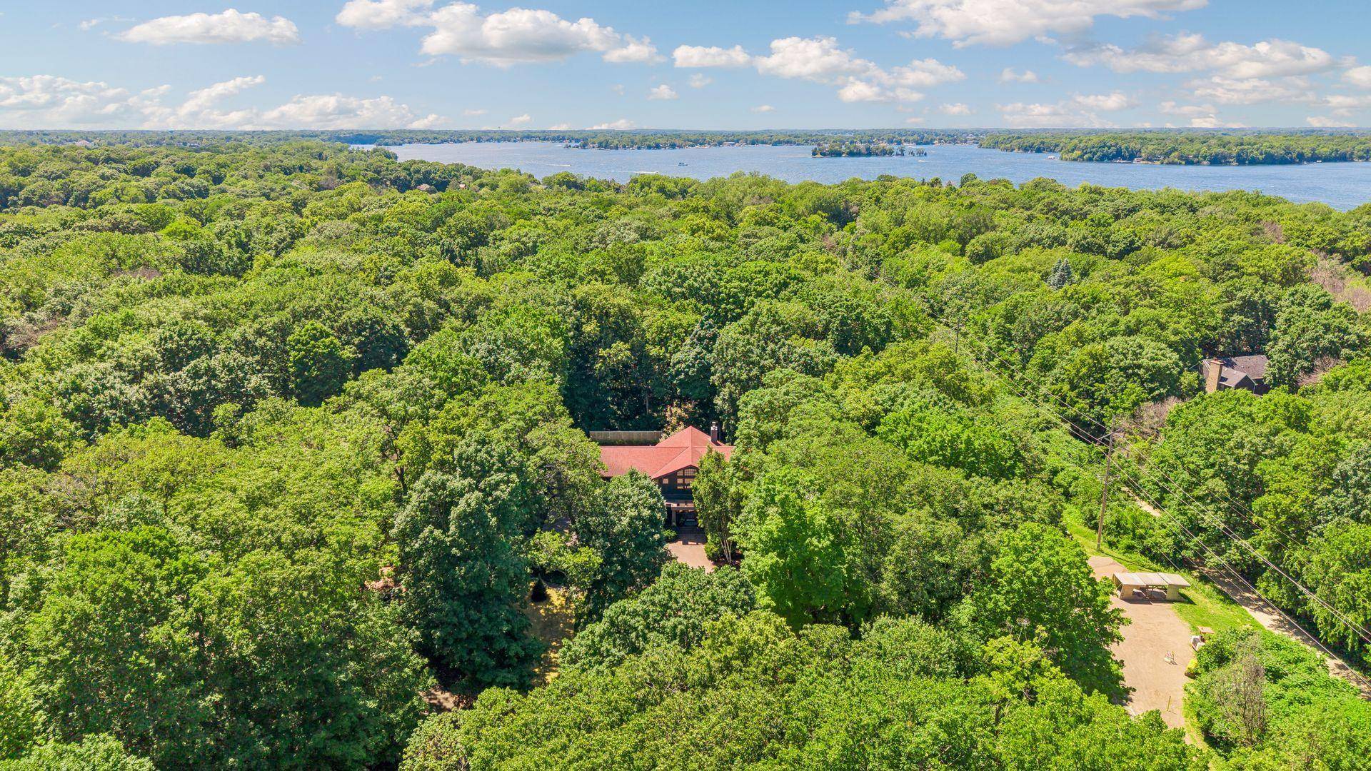 20895 Spencer LN, Shorewood, MN 55331