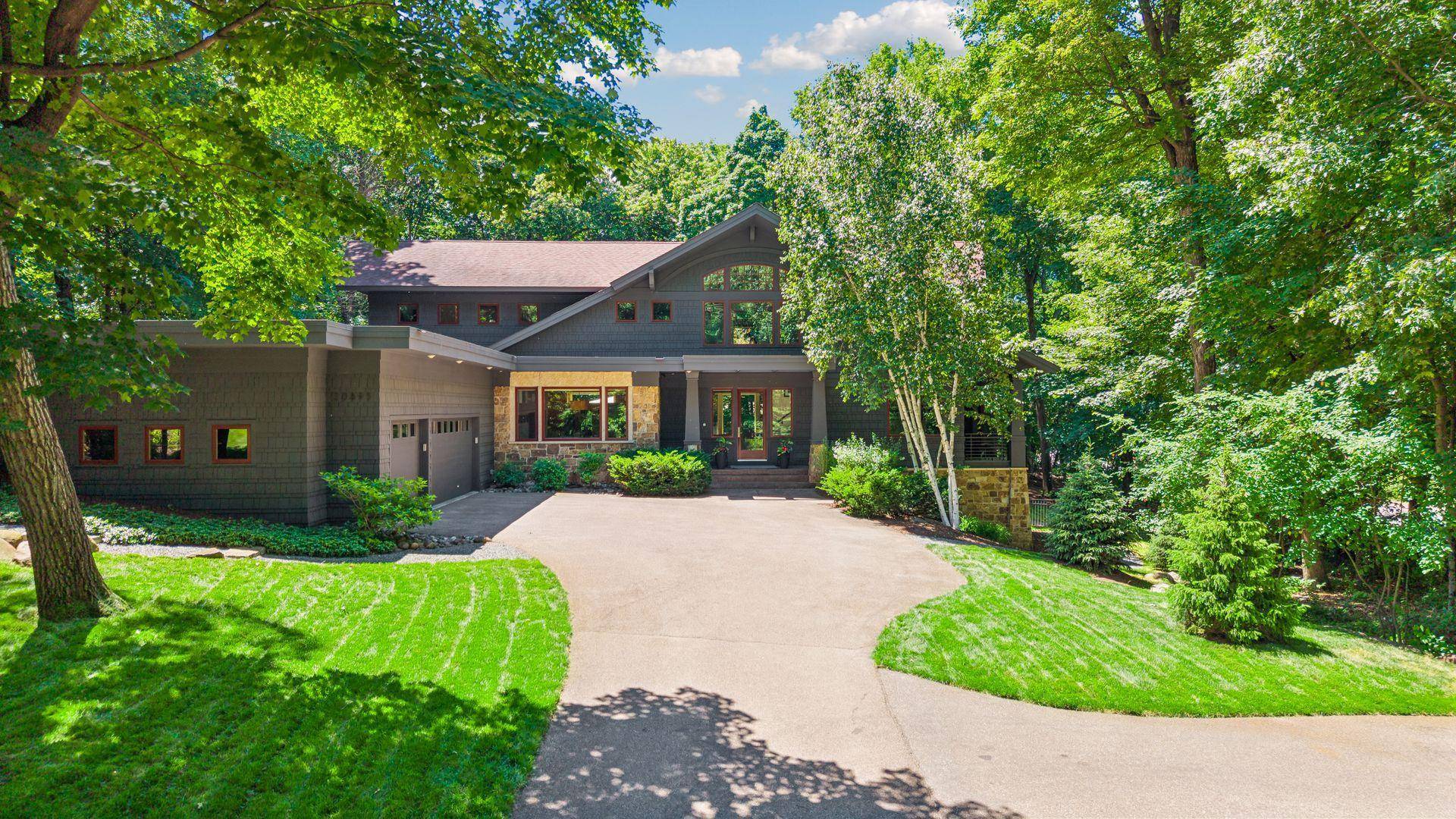 20895 Spencer LN, Shorewood, MN 55331
