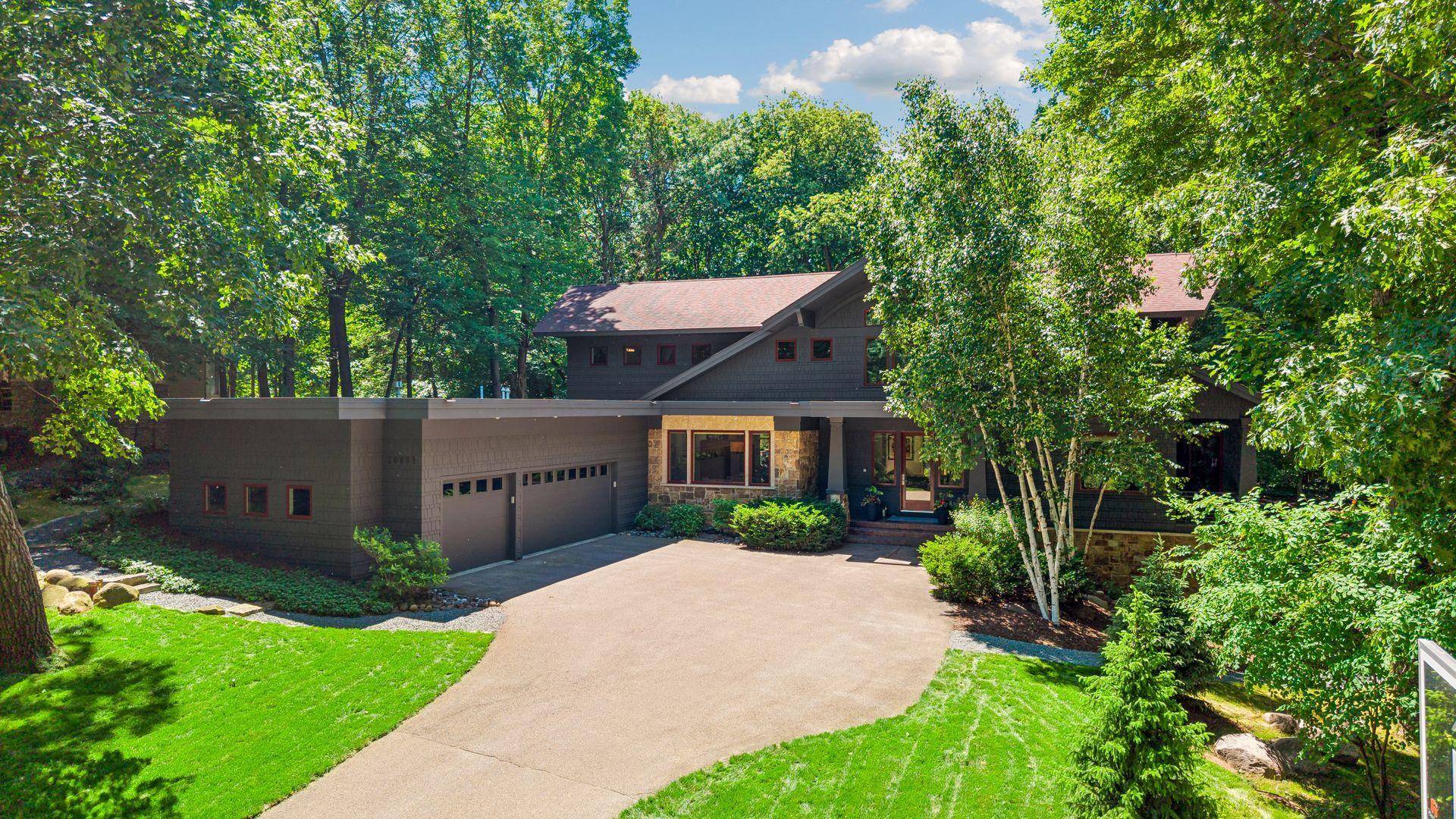 20895 Spencer LN, Shorewood, MN 55331