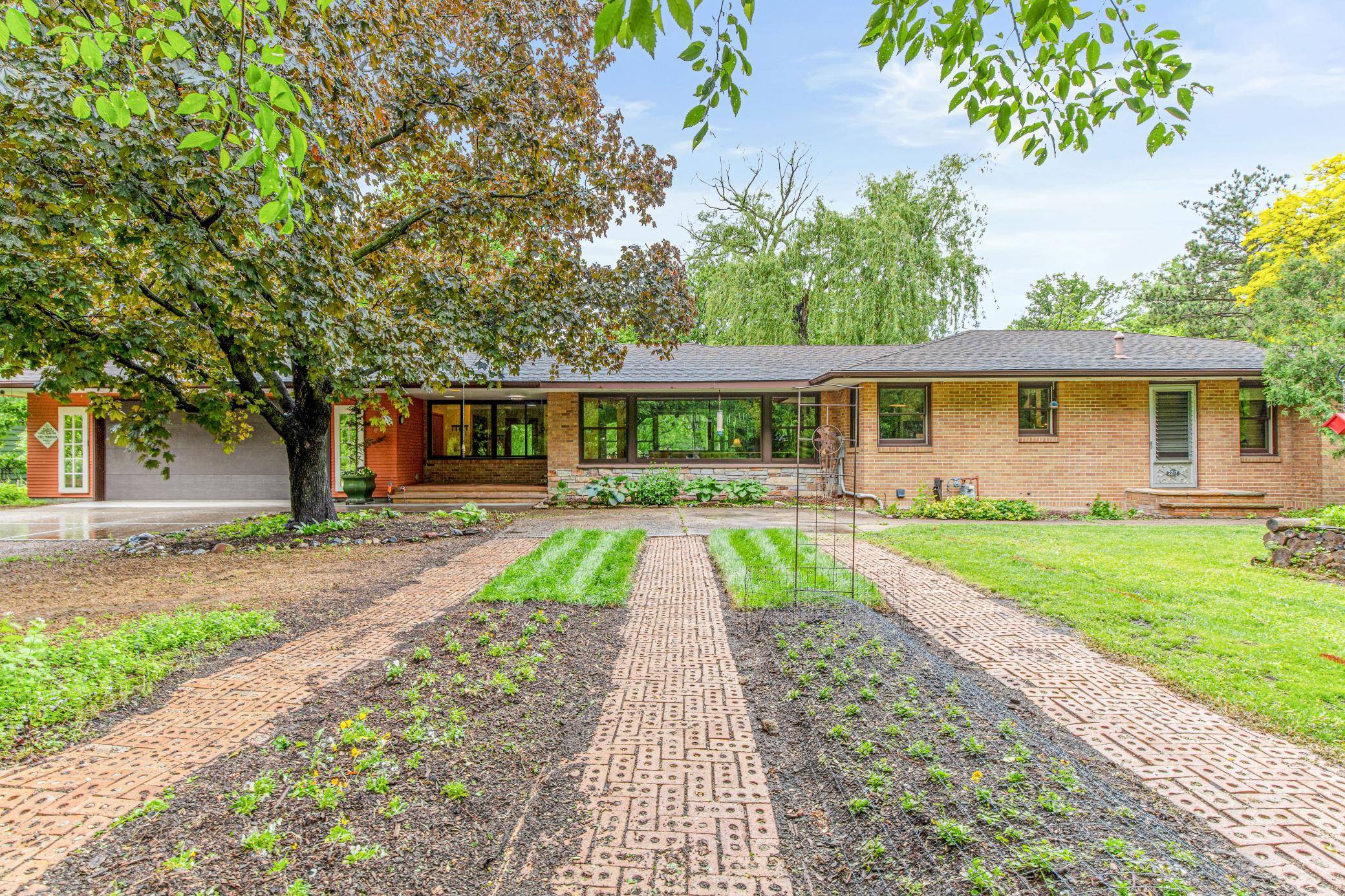 2217 Oakview LN N, Plymouth, MN 55441