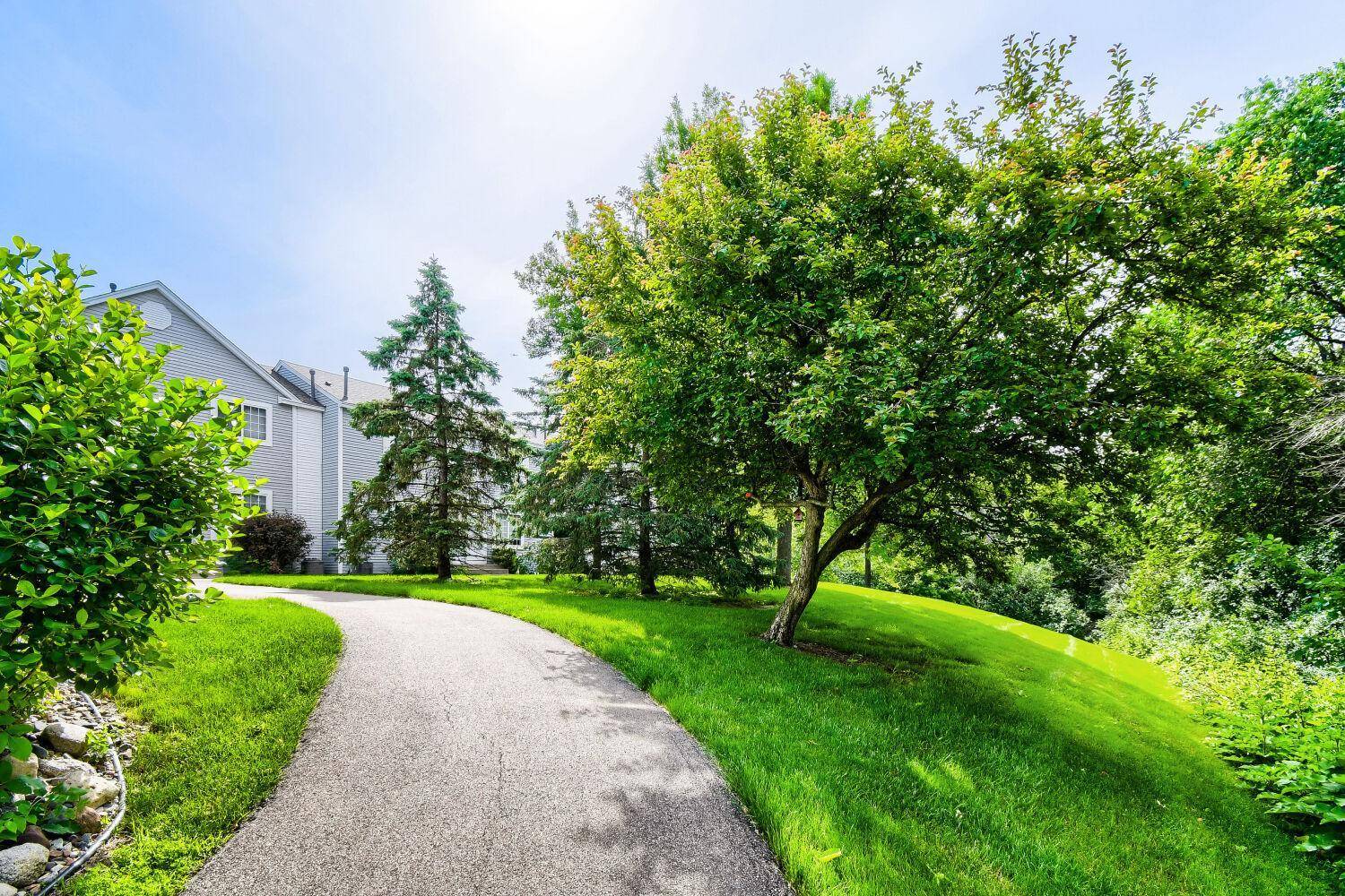 9102 Terra Verde Trail, Eden Prairie, MN 55347