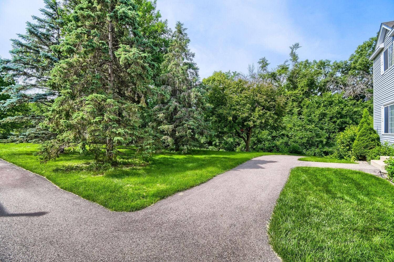 9102 Terra Verde Trail, Eden Prairie, MN 55347