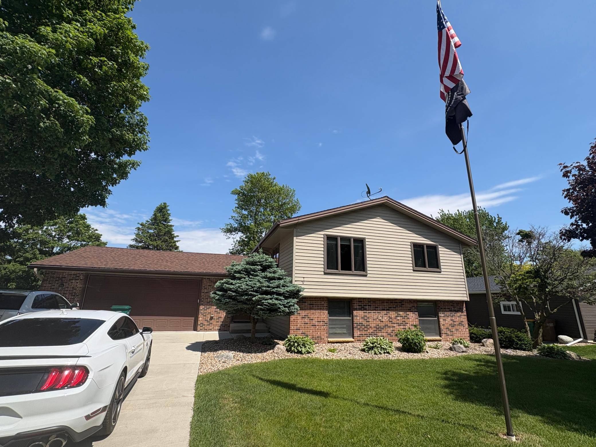 1918 Bayview DR, Albert Lea, MN 56007
