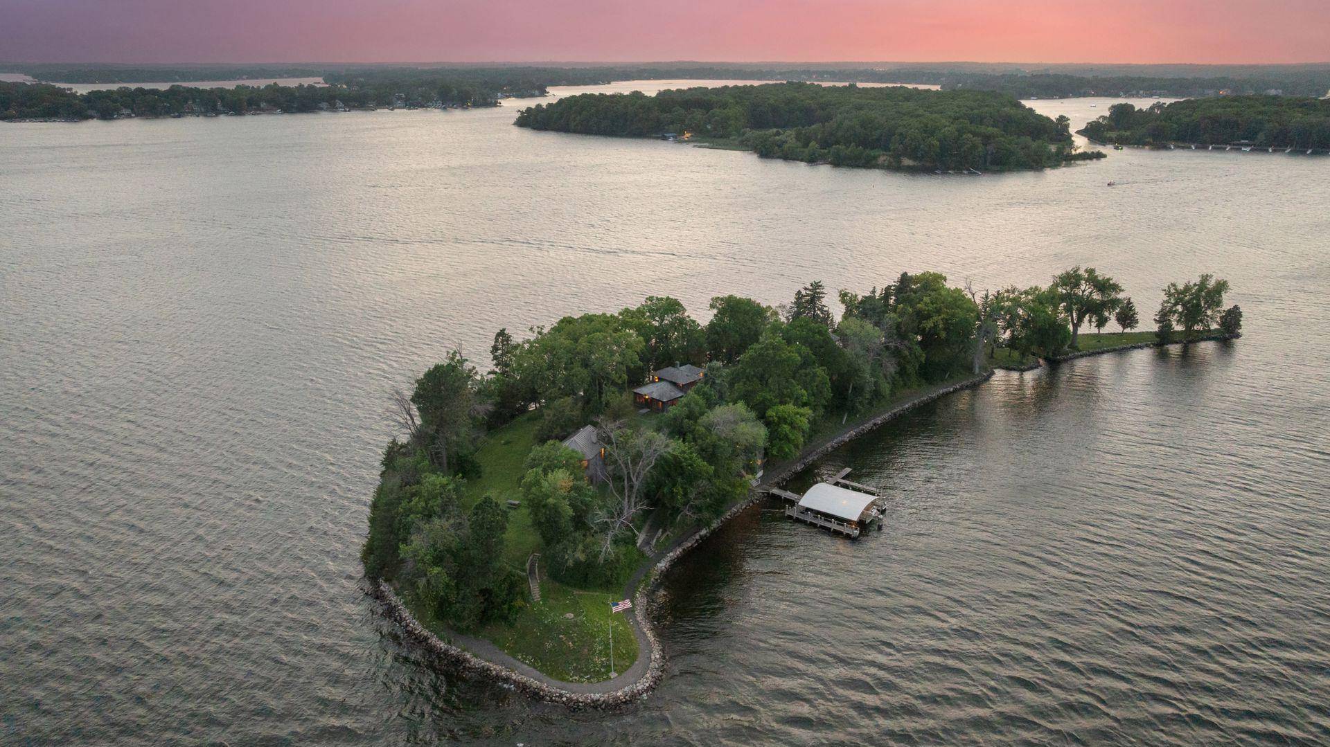 1000 Gale Island, Shorewood, MN 55331