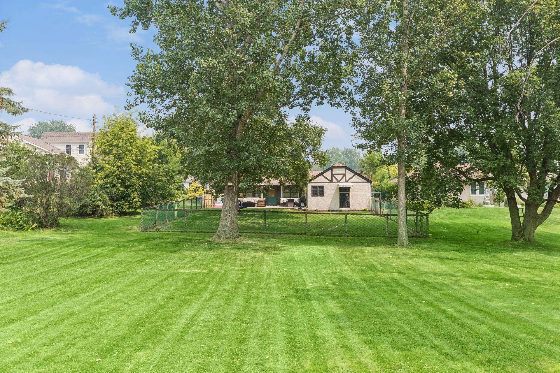 2123 Fairways LN, Roseville, MN 55113