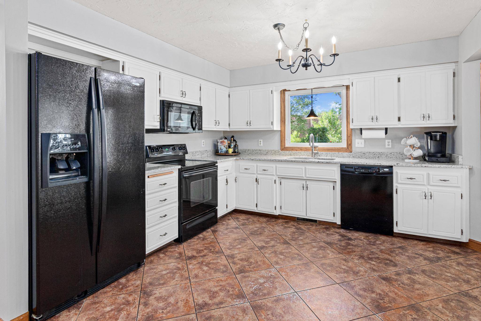 9712 Trenton LN N, Maple Grove, MN 55369