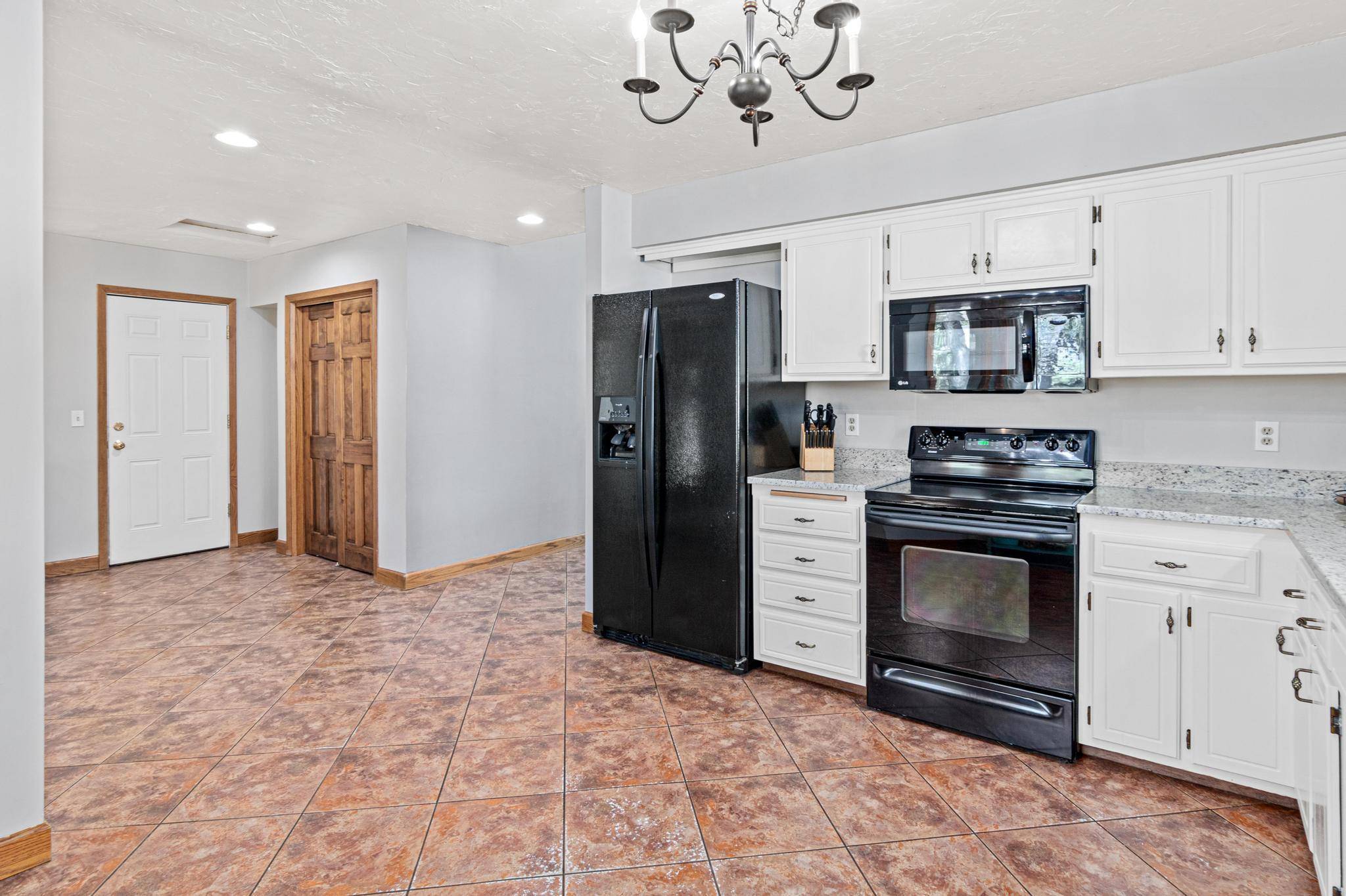 9712 Trenton LN N, Maple Grove, MN 55369