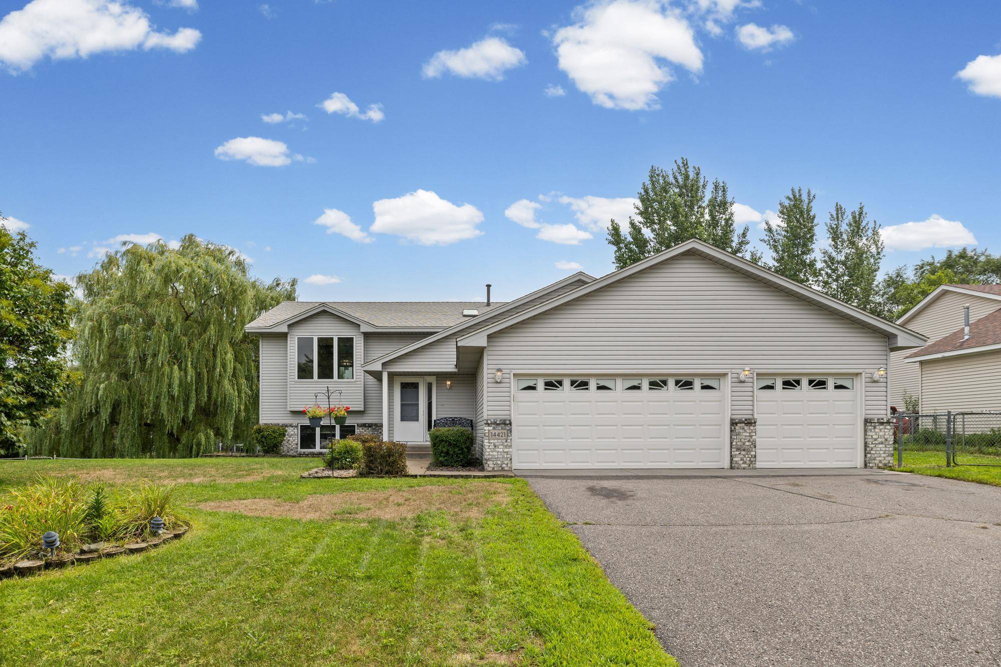 14421 Tungsten WAY NW, Anoka, MN 55303