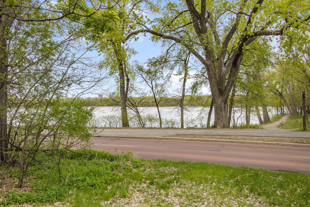 2036 Cedar Lake Pkwy, Minneapolis, MN 55416