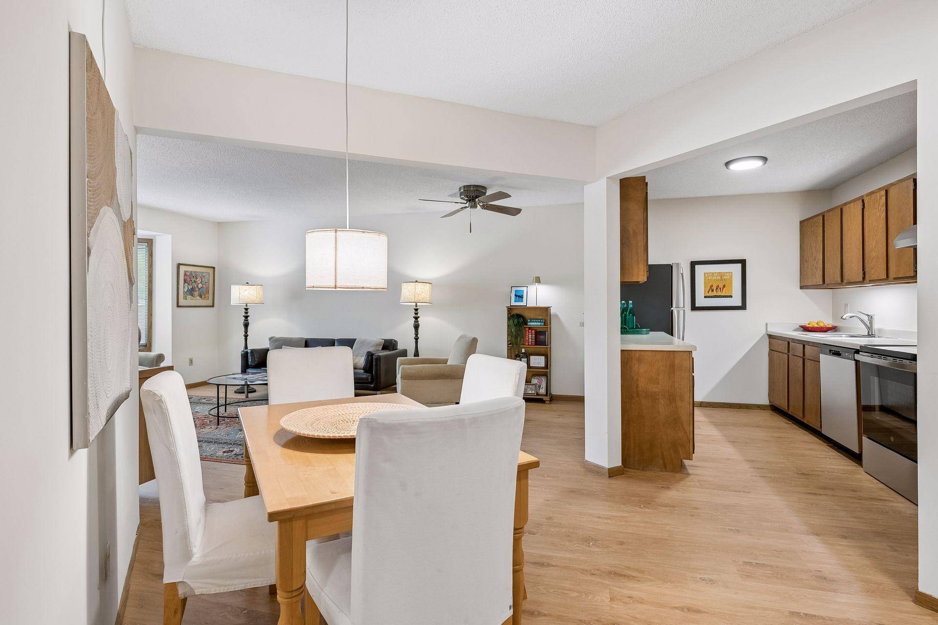 2425 E Franklin AVE #209, Minneapolis, MN 55406
