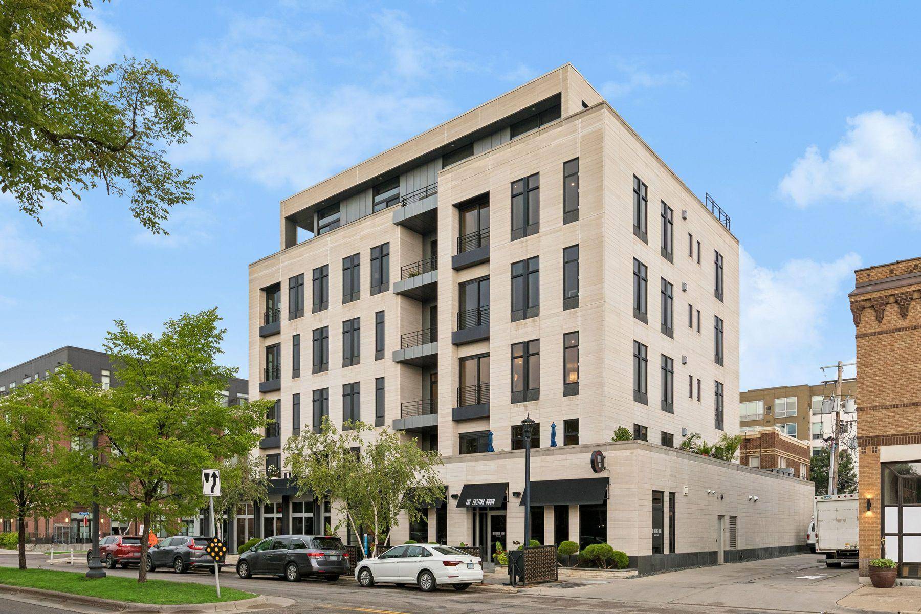 3041 Holmes AVE S #302, Minneapolis, MN 55408