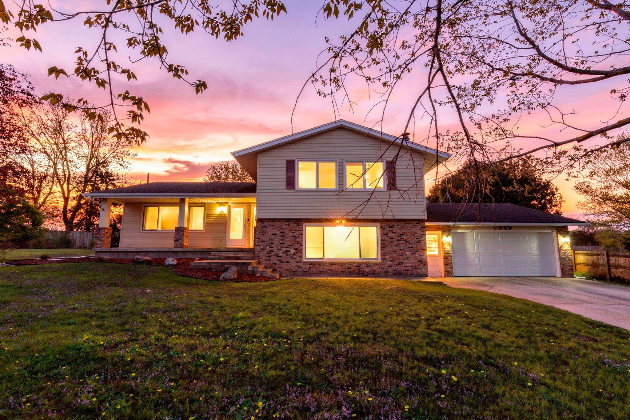 2055 Edgewood DR, Owatonna, MN 55060
