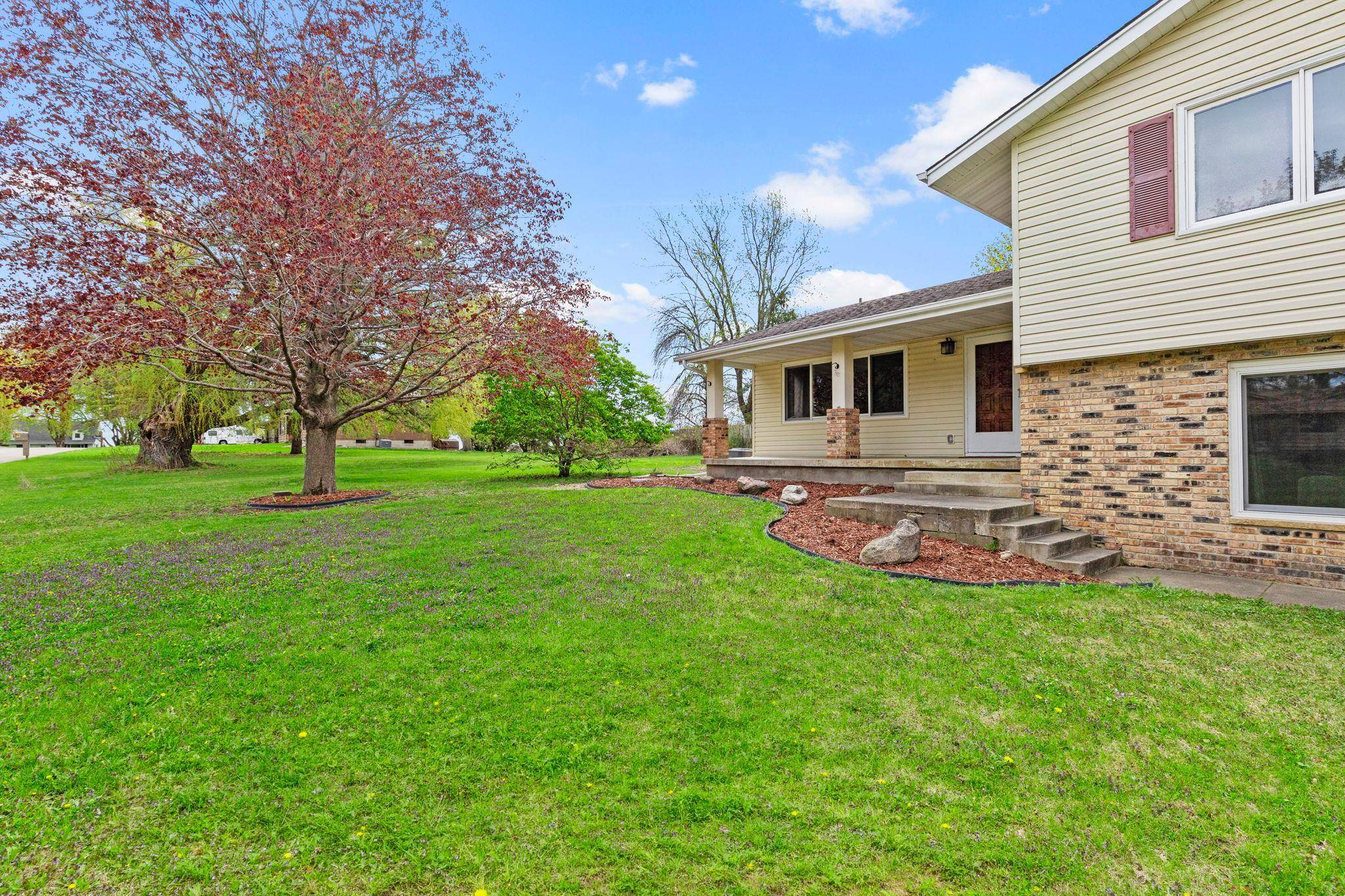 2055 Edgewood DR, Owatonna, MN 55060